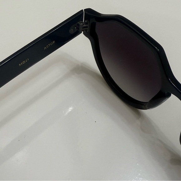 KREWE Astor in Black - Picture 4 of 7